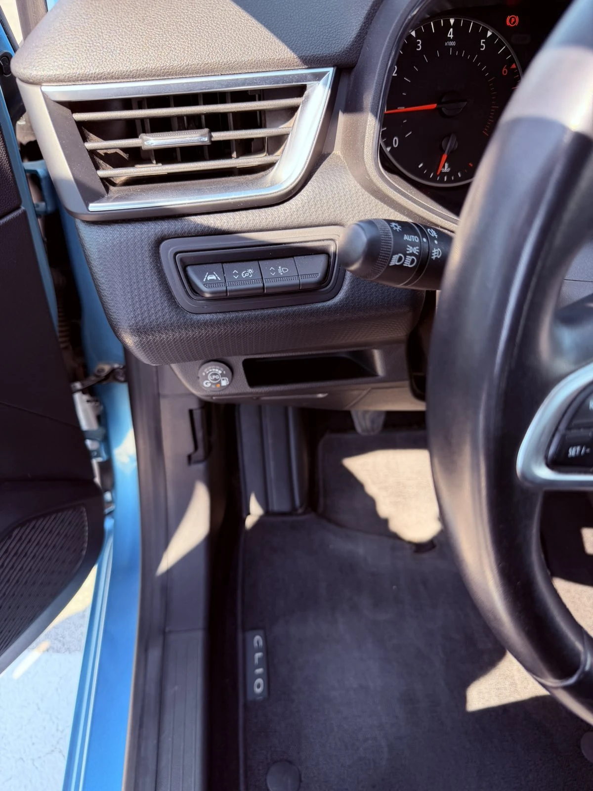 Renault Clio 1.0 TCe/LPG/90k.c., снимка 16 - Автомобили и джипове - 55362713