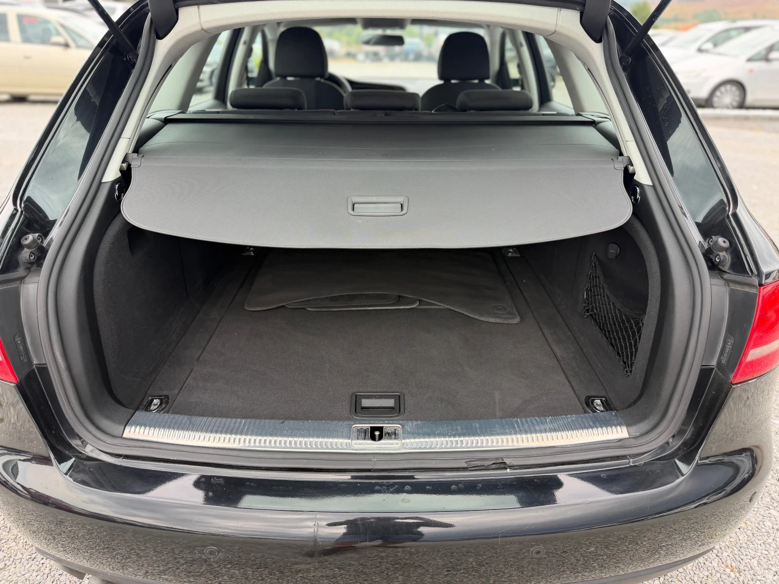 Audi A4 2.0TDI, снимка 14 - Автомобили и джипове - 55411384