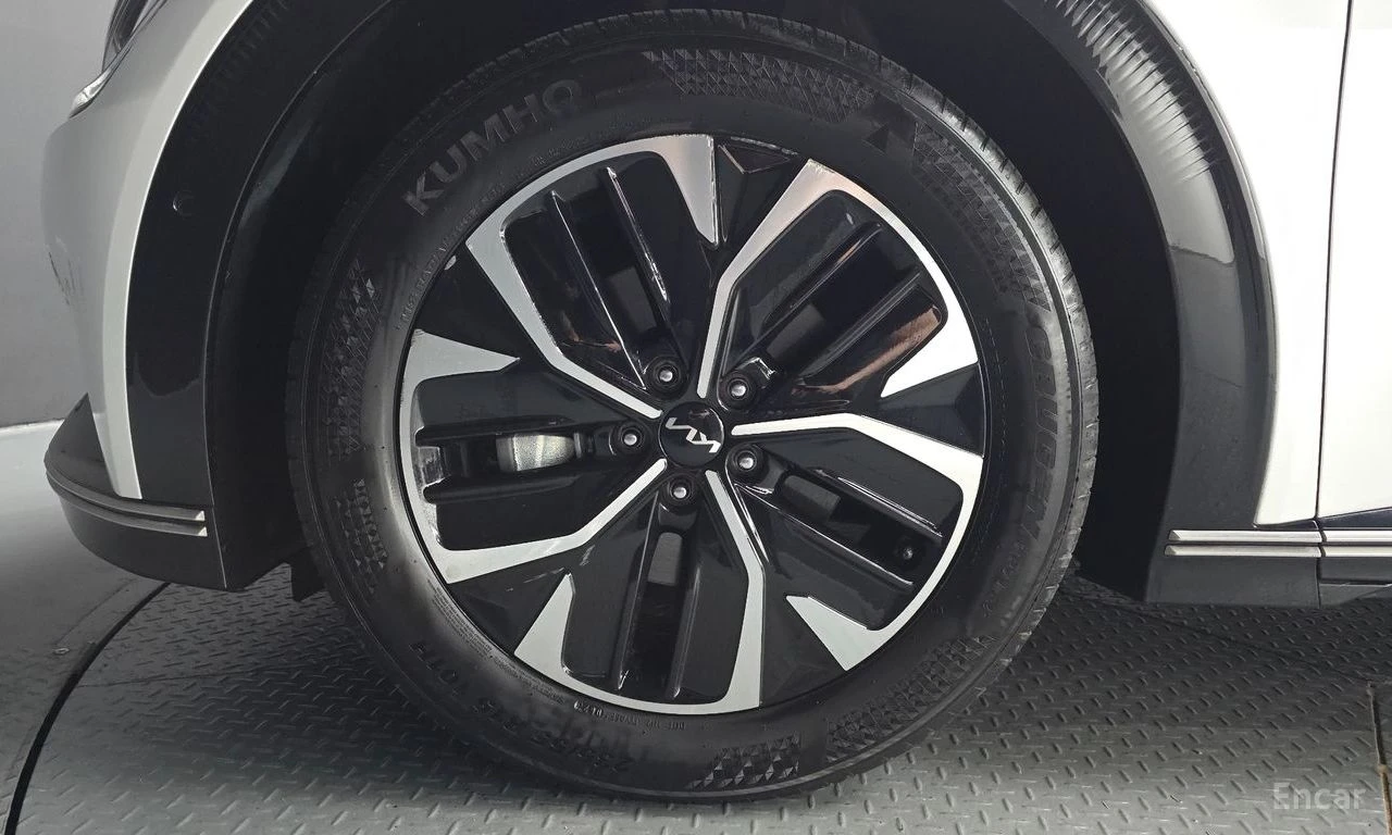 Kia EV6 * ФИКСИРАНА ЦЕНА ДО БЪЛГАРИЯ * АВТОКРЕДИТ, снимка 6 - Автомобили и джипове - 55423316