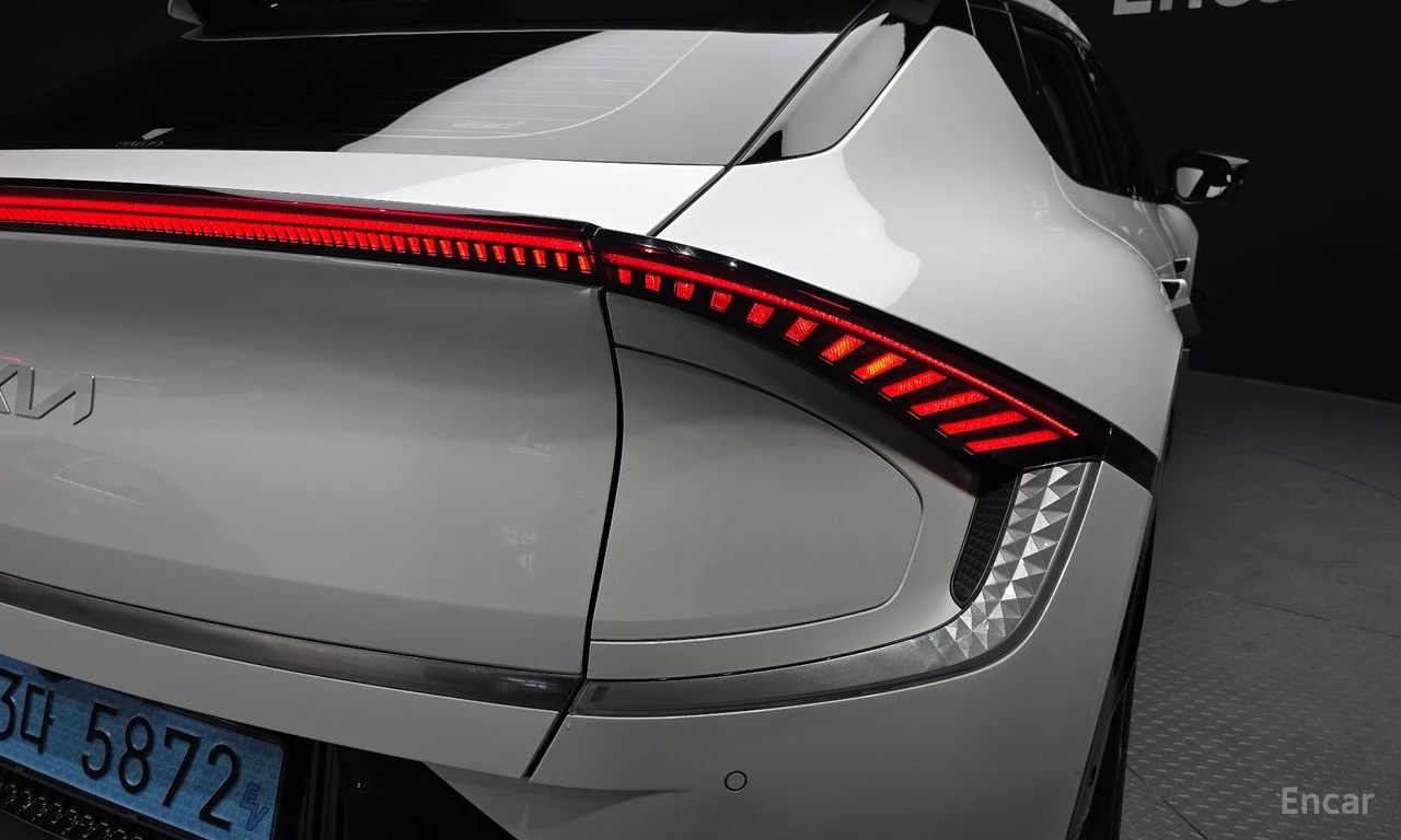 Kia EV6 * ФИКСИРАНА ЦЕНА ДО БЪЛГАРИЯ * АВТОКРЕДИТ, снимка 9 - Автомобили и джипове - 55423316