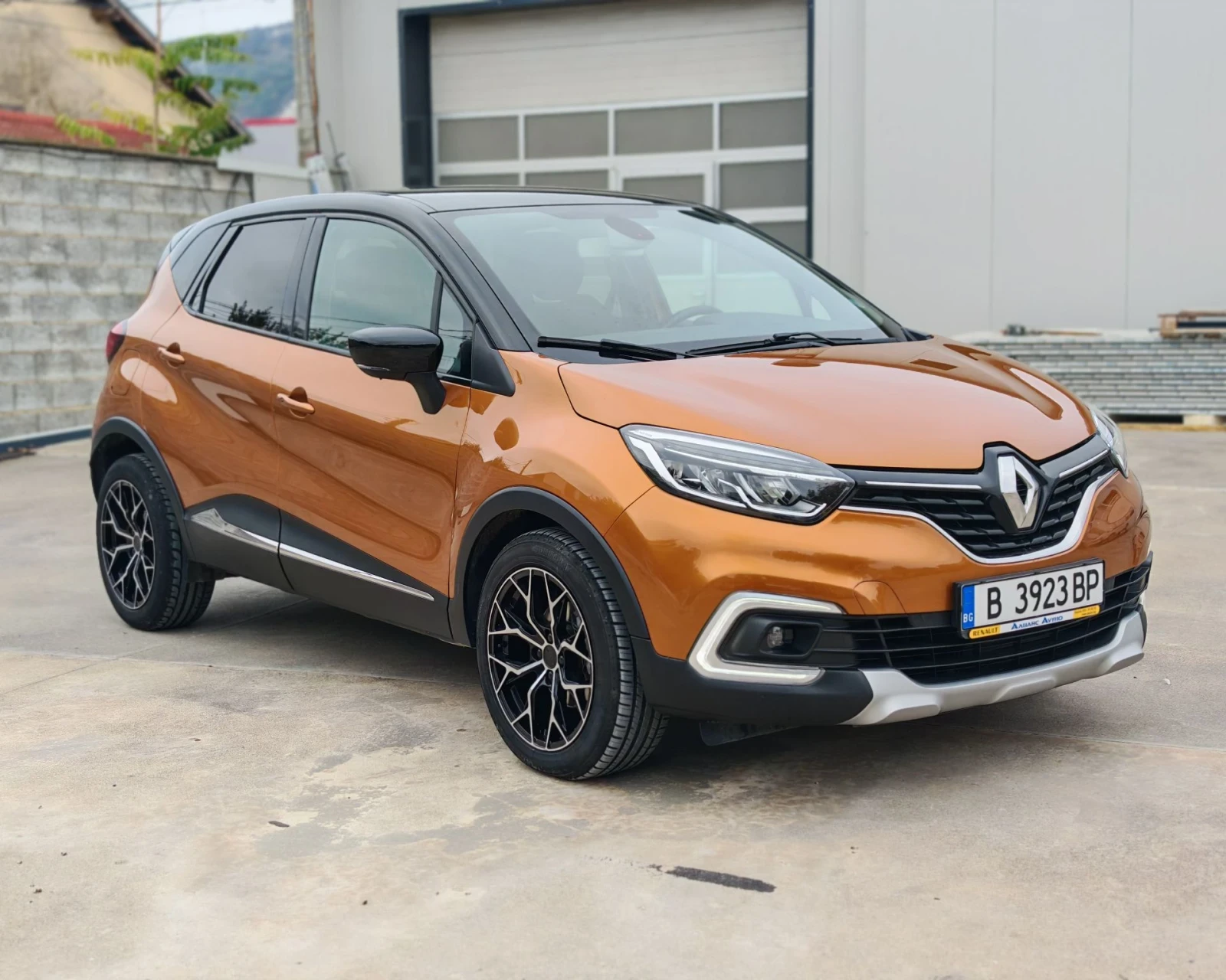 Renault Captur, снимка 2 - Автомобили и джипове - 56658094