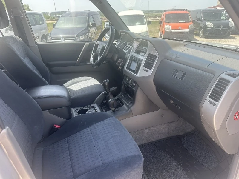 Mitsubishi Pajero, снимка 10 - Автомобили и джипове - 45913460