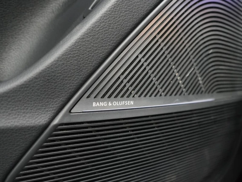 Audi RSQ8 4.0T* quattro* SUV* AWD* АвтоКредит* (ЦЕНА ДО БГ), снимка 17 - Автомобили и джипове - 52532842