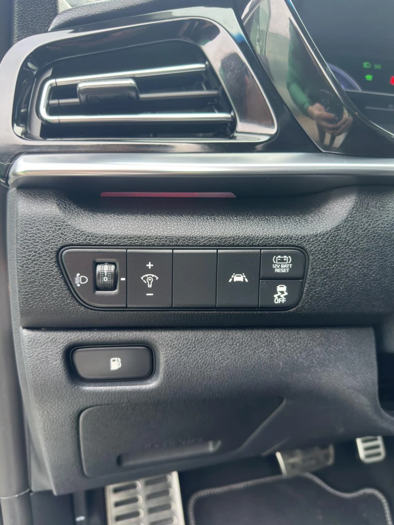 Kia Niro 1.6HYBRID/DISTRONIC/CAMERA/21900KM!!!, снимка 14 - Автомобили и джипове - 53283772