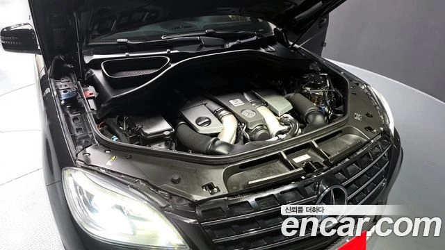 Mercedes-Benz ML 63 AMG HARMAN/KARDON* ПОДГРЕВ* ОБДУХВАНЕ* ПАНО* 3X TV, снимка 6 - Автомобили и джипове - 53976069