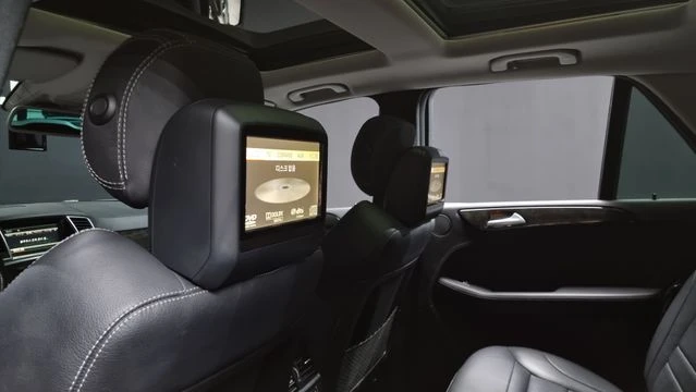 Mercedes-Benz ML 63 AMG HARMAN/KARDON* ПОДГРЕВ* ОБДУХВАНЕ* ПАНО* 3X TV, снимка 14 - Автомобили и джипове - 53976069