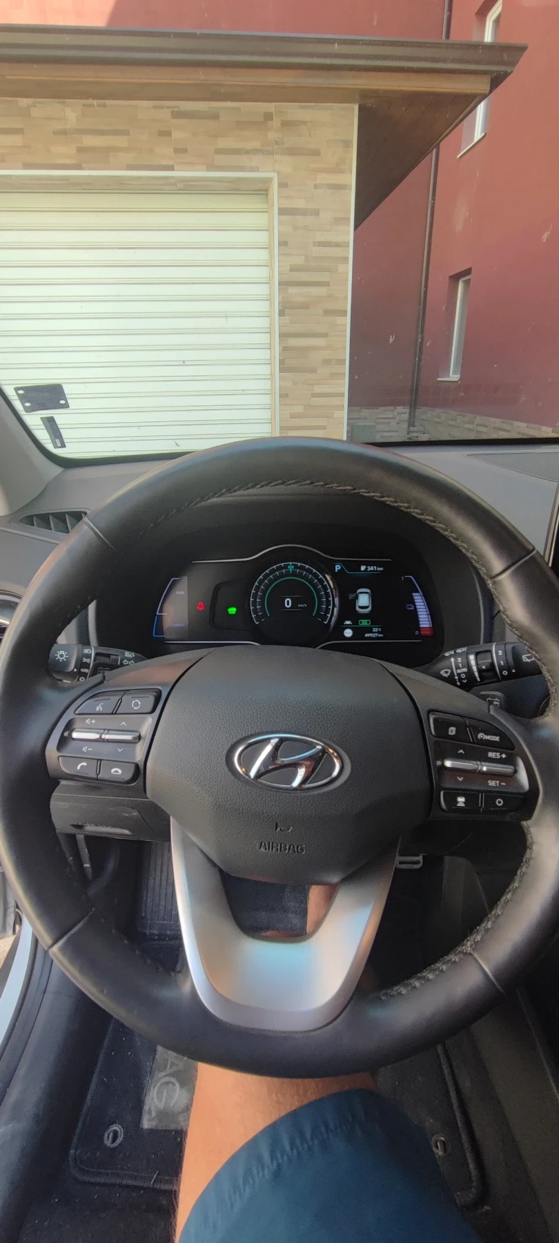 Hyundai Kona Premium 64 kwh, 204 к.с. сервизна книжка - изображение 9