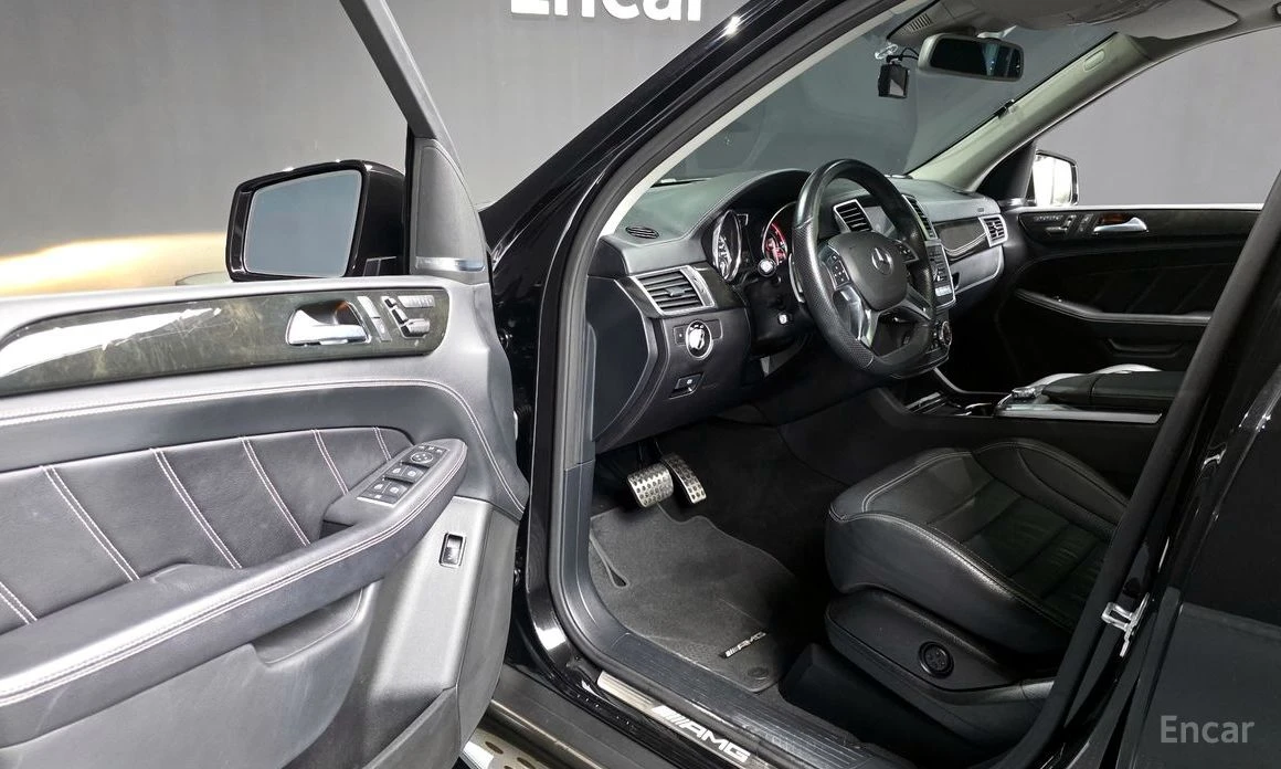 Mercedes-Benz ML 63 AMG HARMAN/KARDON* ПОДГРЕВ* ОБДУХВАНЕ* ПАНО* 3X TV, снимка 7 - Автомобили и джипове - 53976069