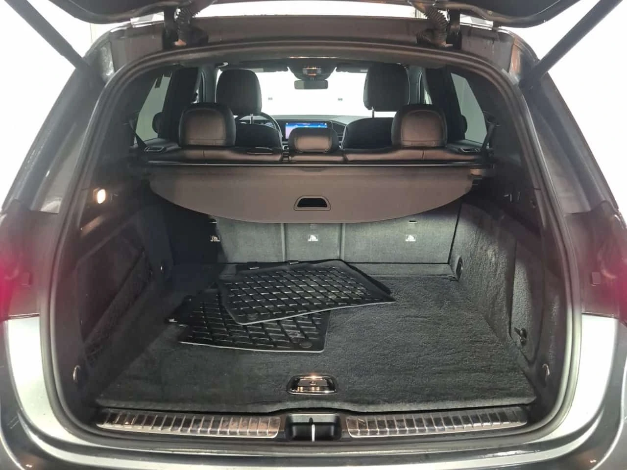 Mercedes-Benz GLC 350 * BURMESTER * ШИБИДАХ * ДИСТРОНИК * CARFAX * , снимка 14 - Автомобили и джипове - 54000841