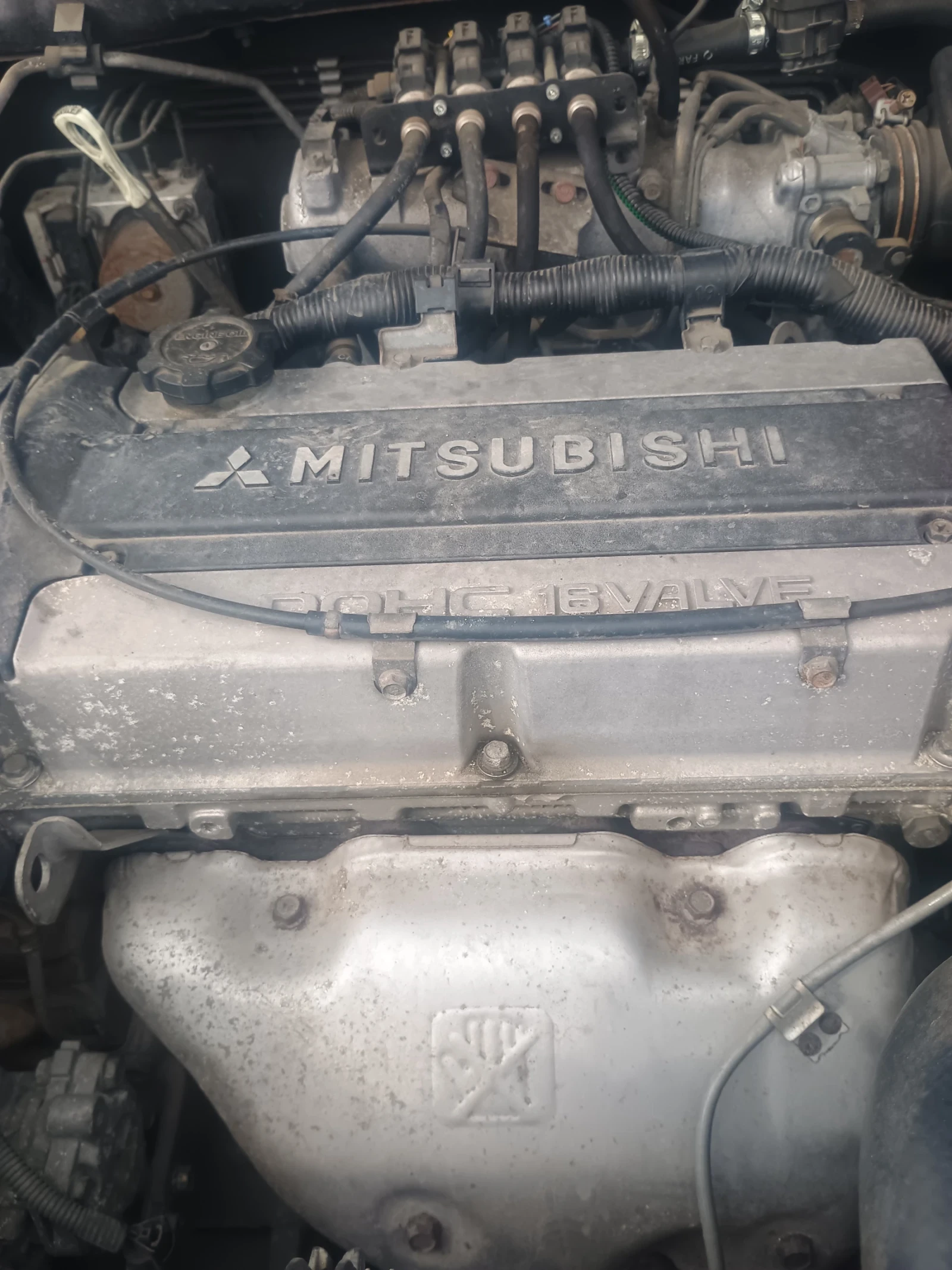 Mitsubishi Outlander 2.0i, снимка 4 - Автомобили и джипове - 54218948