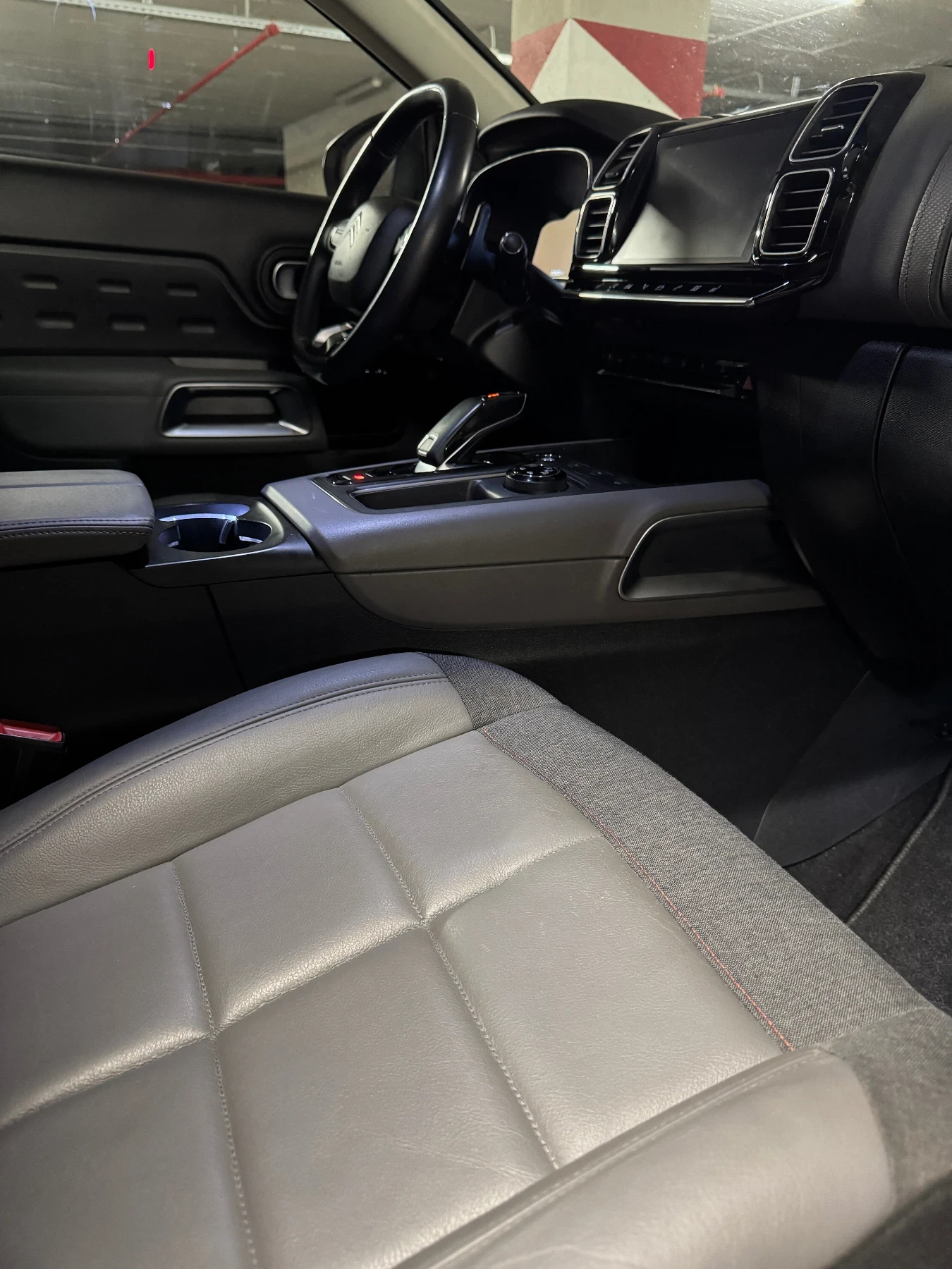 Citroen C5 Aircross 1.5HDI SHINE NAVI LED, снимка 4 - Автомобили и джипове - 54599291