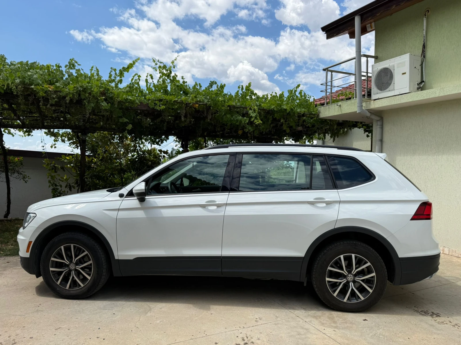 VW Tiguan 2, 0TSi 4х4 70.х.КМ АВТОМАТИК ТЕГЛИЧ, снимка 8 - Автомобили и джипове - 55168646