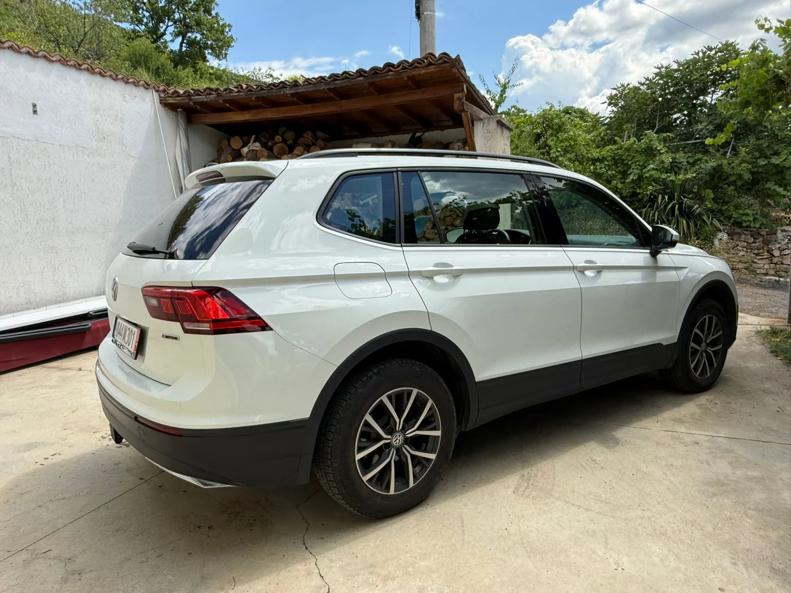 VW Tiguan 2, 0TSi 4х4 70.х.КМ АВТОМАТИК ТЕГЛИЧ, снимка 5 - Автомобили и джипове - 55168646
