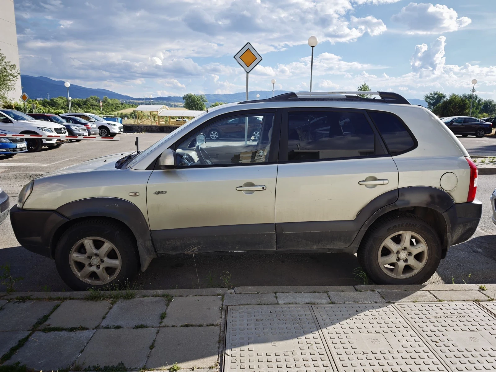 Hyundai Tucson, снимка 4 - Автомобили и джипове - 55315125