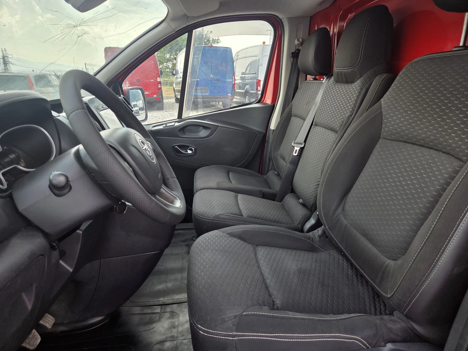 Opel Vivaro Хладилен, Нави, Клима, Две странични врати - изображение 9
