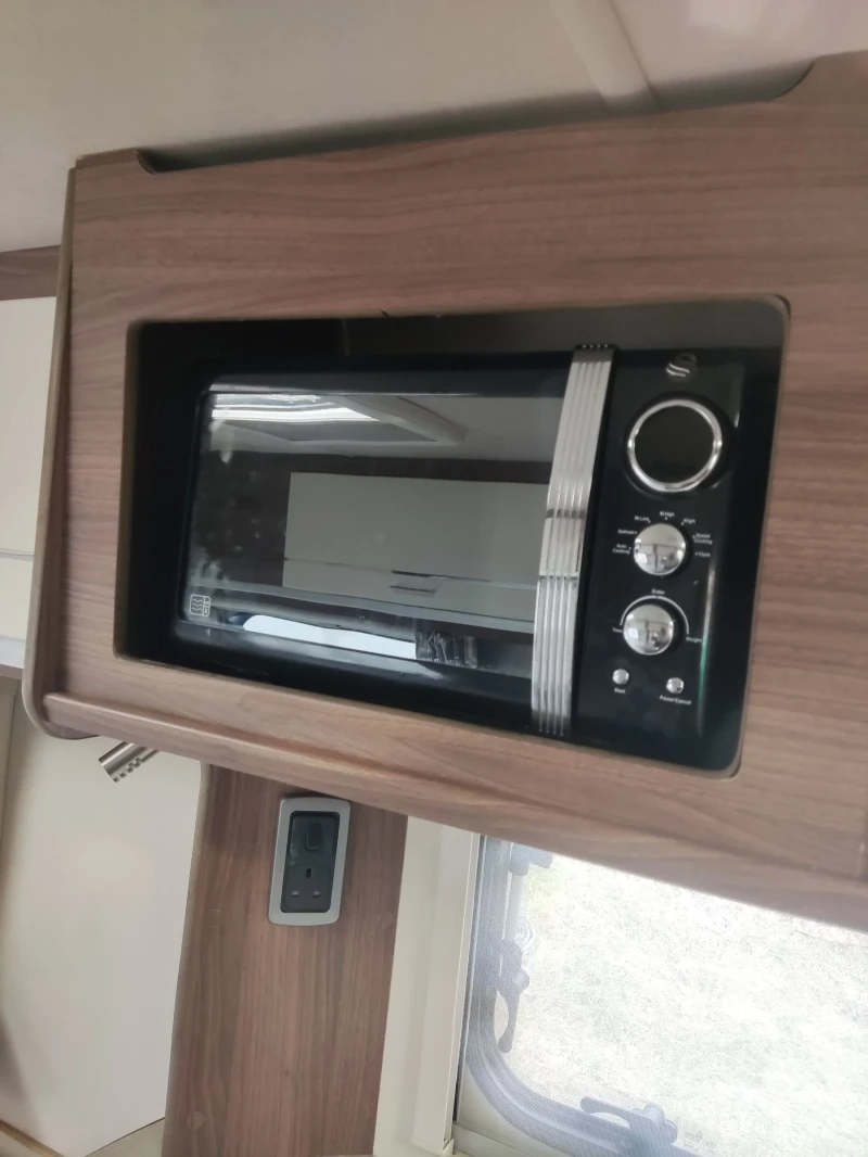 Каравана Други Lunar Venus, снимка 15 - Каравани и кемпери - 53523010