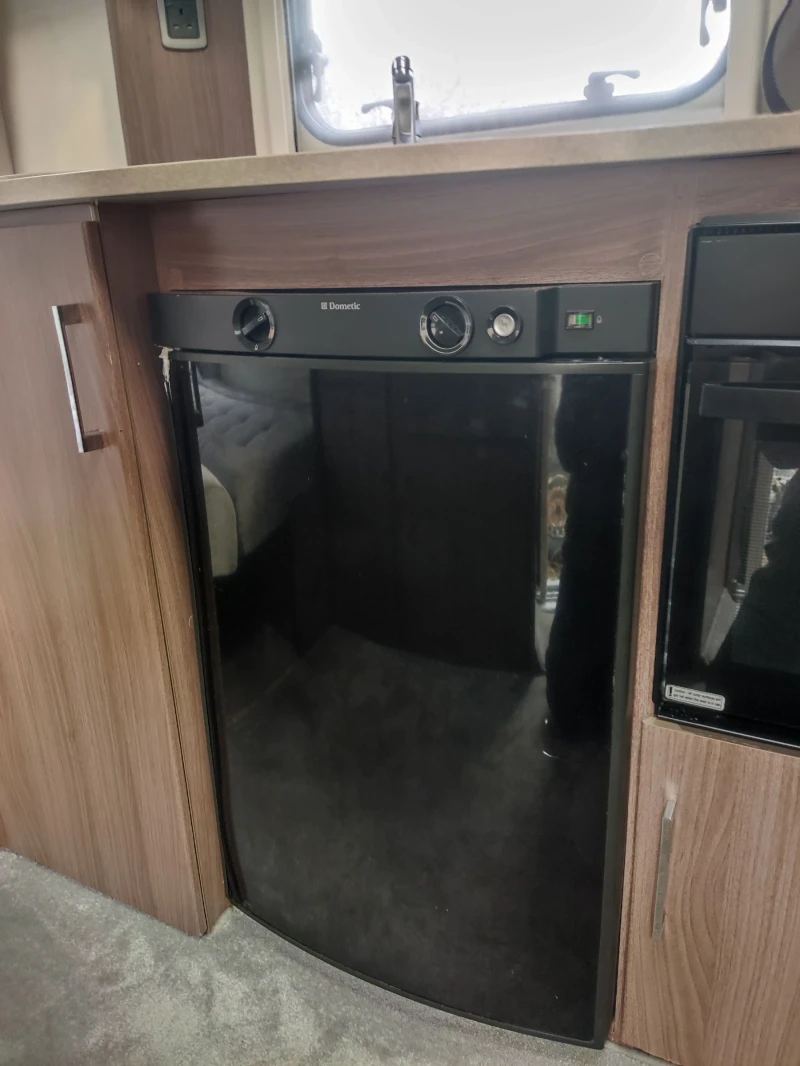 Каравана Други Lunar Venus, снимка 12 - Каравани и кемпери - 53523010