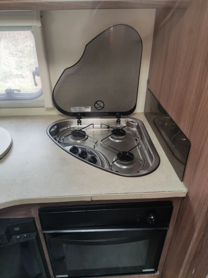 Каравана Други Lunar Venus, снимка 9 - Каравани и кемпери - 53523010