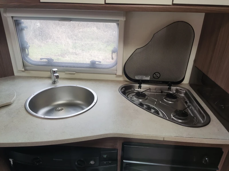 Каравана Други Lunar Venus, снимка 11 - Каравани и кемпери - 53523010