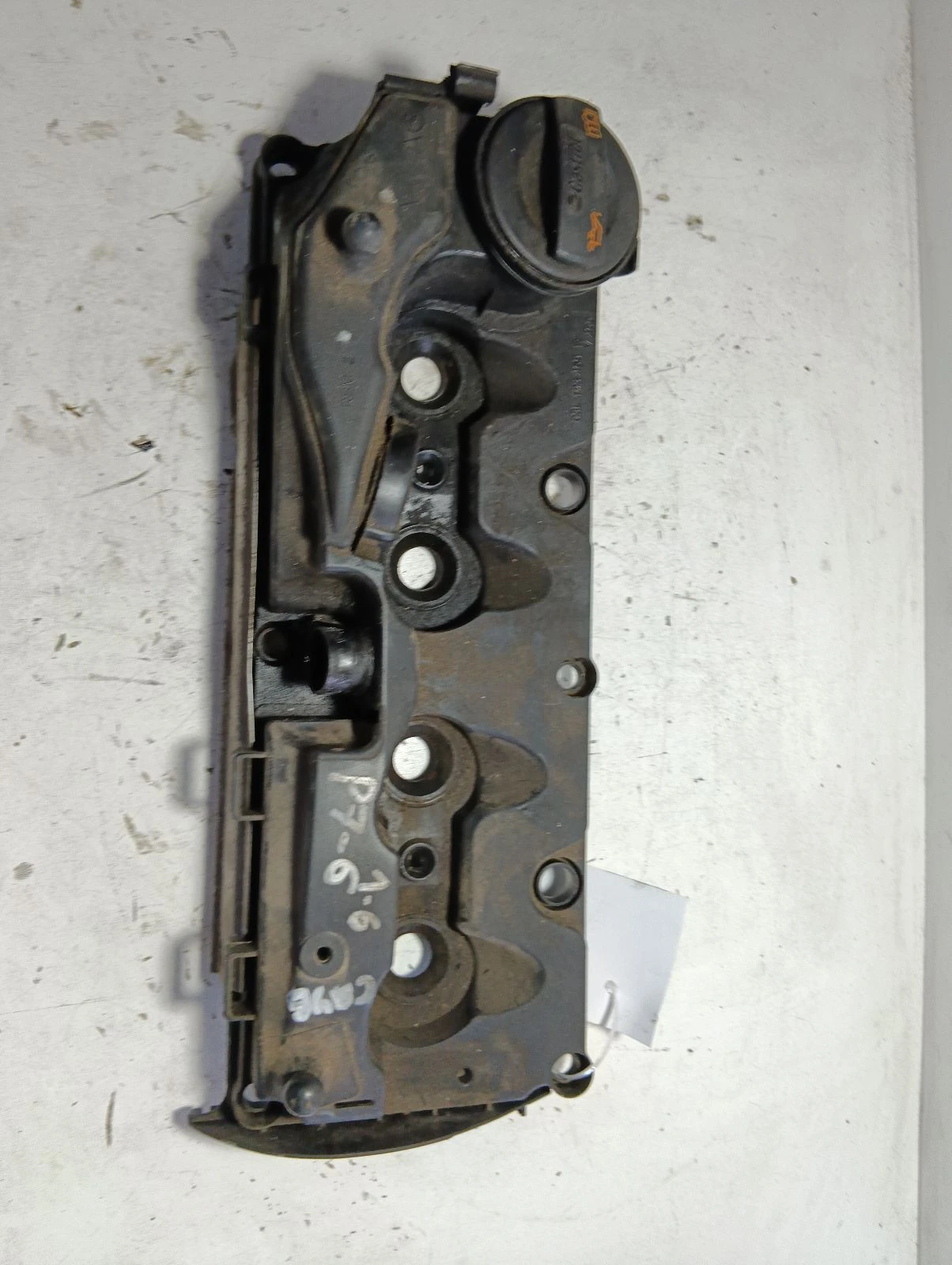капак глава,клапани Фолксваген Пасат 1.6TDI 03L103469R