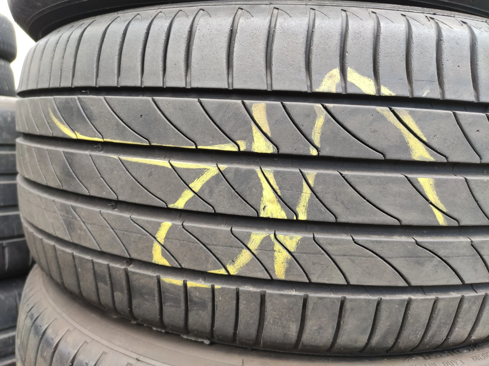 Гуми Летни 215/50R17, снимка 4 - Гуми и джанти - 54987382