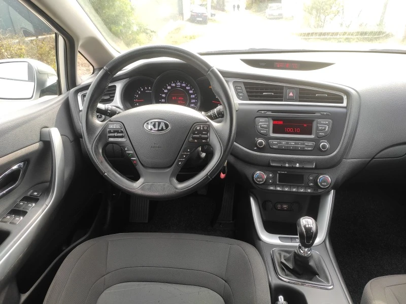 Kia Ceed 1.6 136 кс, снимка 7 - Автомобили и джипове - 48095037