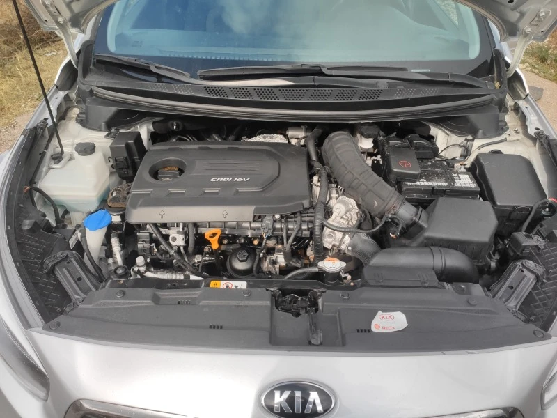 Kia Ceed 1.6 136 кс, снимка 11 - Автомобили и джипове - 48095037