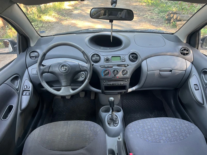 Toyota Yaris 1.3 VVTI, снимка 11 - Автомобили и джипове - 46527232