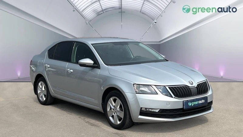 Skoda Octavia 1.6 TDi, снимка 8 - Автомобили и джипове - 47596458