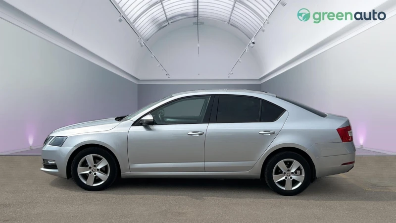 Skoda Octavia 1.6 TDi, снимка 6 - Автомобили и джипове - 47596458