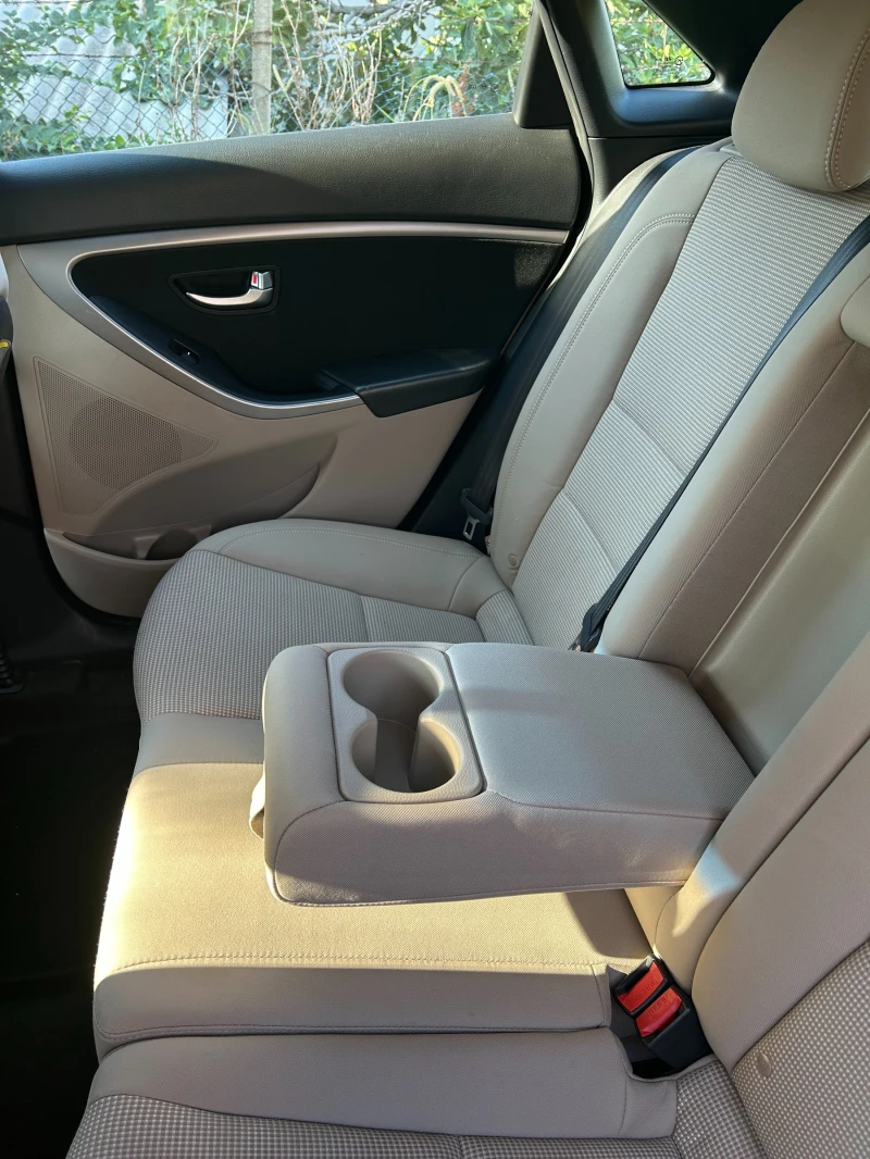 Hyundai Elantra, снимка 4 - Автомобили и джипове - 52359645