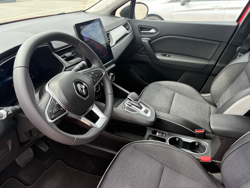 Renault Captur, снимка 14 - Автомобили и джипове - 51466234