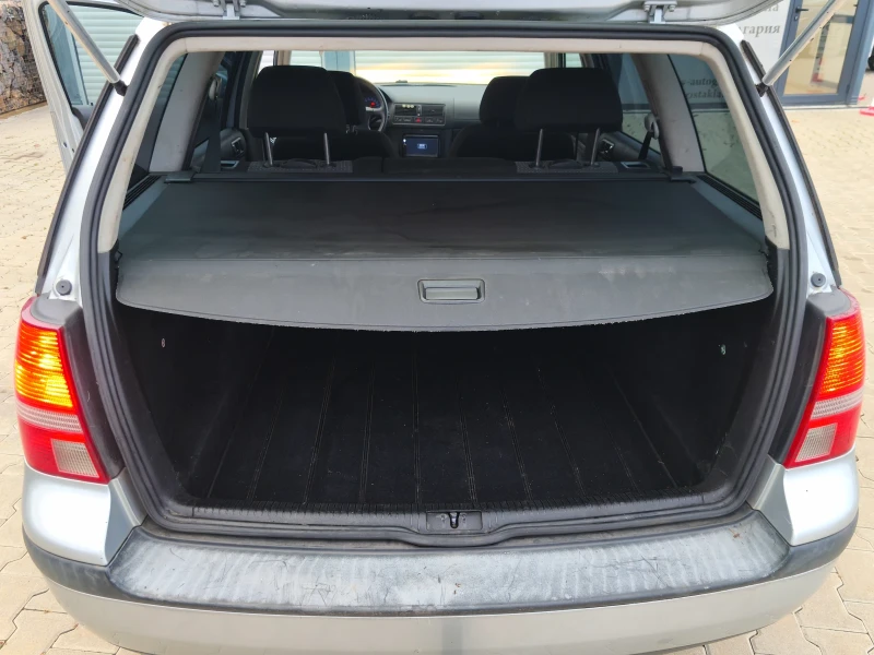 VW Golf 1.6 16v 105, снимка 11 - Автомобили и джипове - 52427188