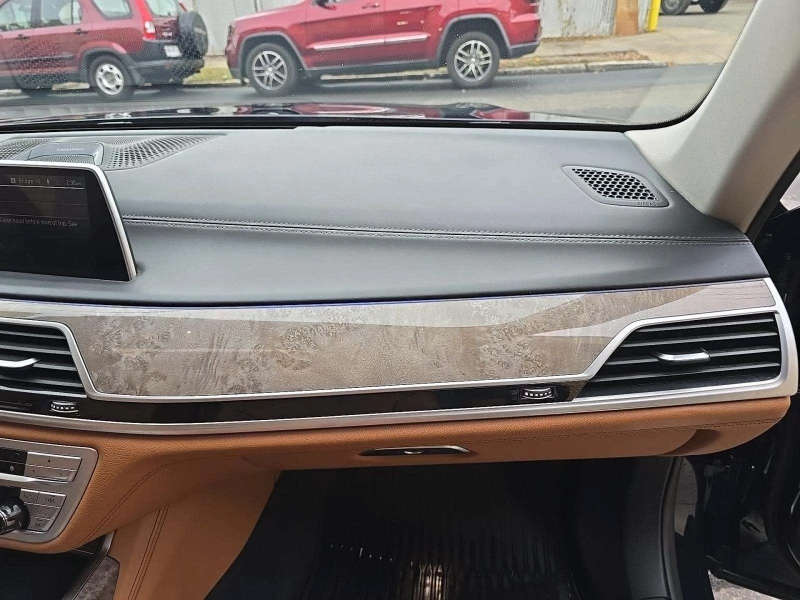 BMW 750 xDrive, снимка 9 - Автомобили и джипове - 52740754