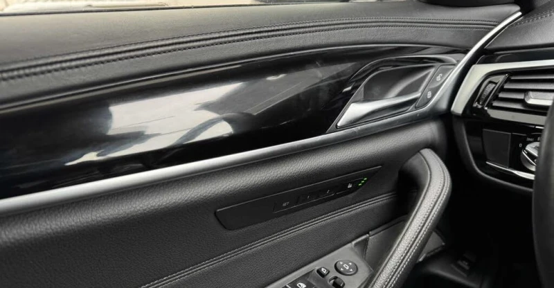 BMW 550 xDrive * АвтоКреди* (ЦЕНА ДО БГ)* , снимка 9 - Автомобили и джипове - 53076644