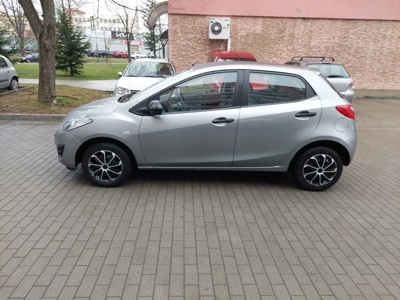 Mazda 2 1.3 FACELIFT, снимка 5 - Автомобили и джипове - 53276023