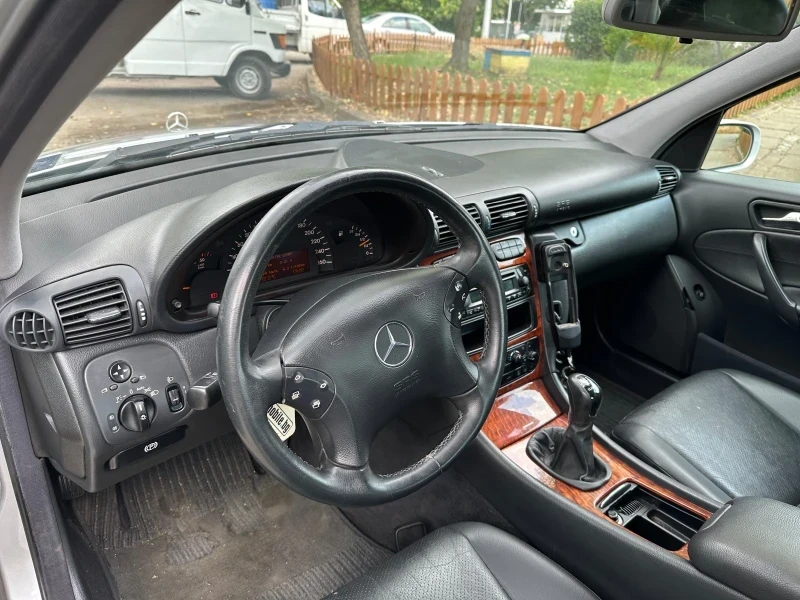Mercedes-Benz C 220, снимка 3 - Автомобили и джипове - 55964419