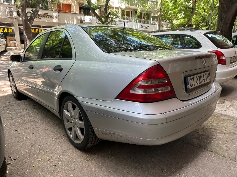 Mercedes-Benz C 220, снимка 4 - Автомобили и джипове - 55964419