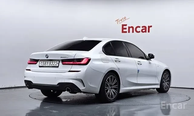 BMW 320 D * M ПАКЕТ * HEAD UP * ПОЛУ КОЖА * БЕЗ ИНЦИДЕНТИ , снимка 3 - Автомобили и джипове - 56154262
