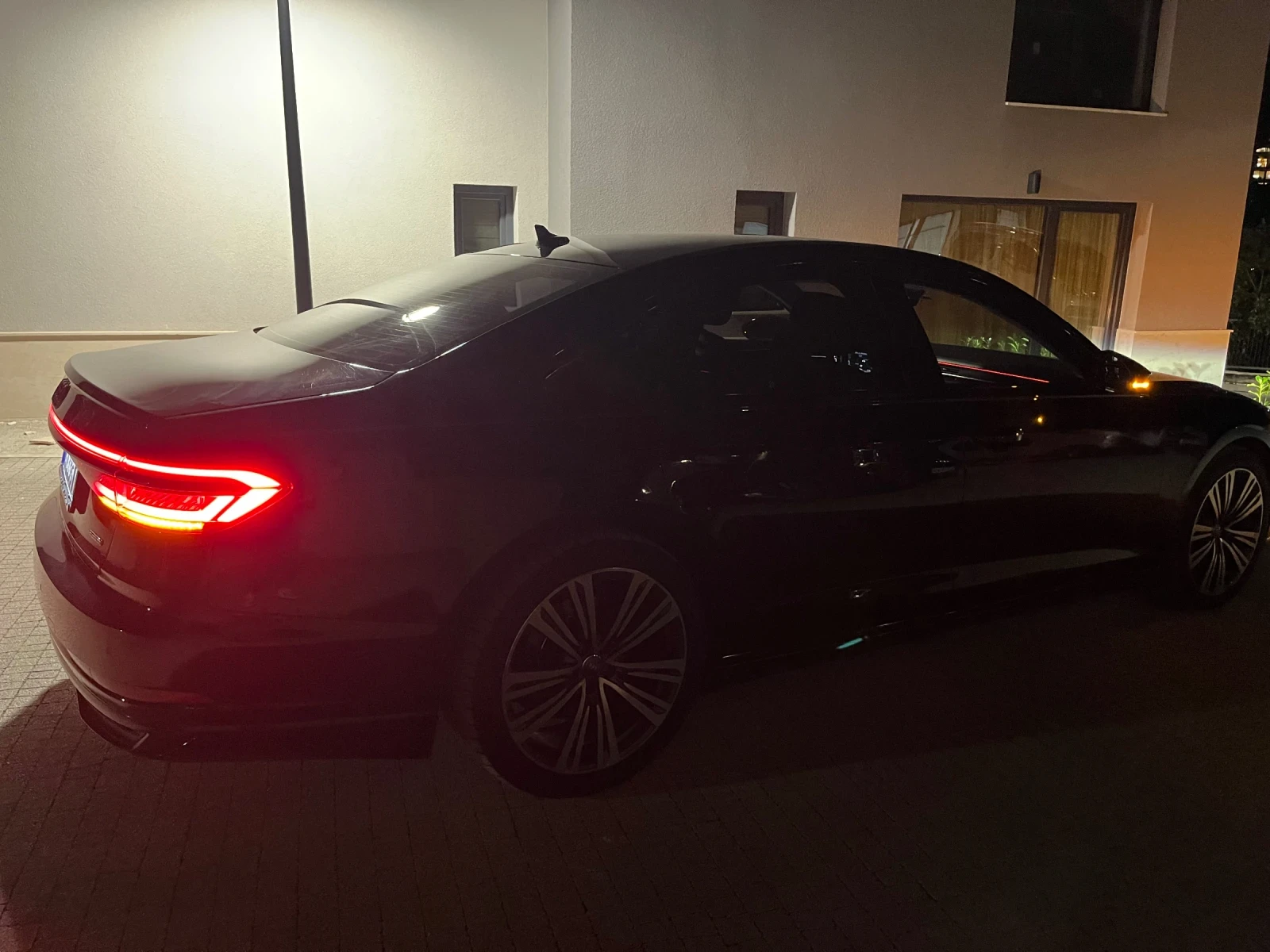 Audi A8  - изображение 3