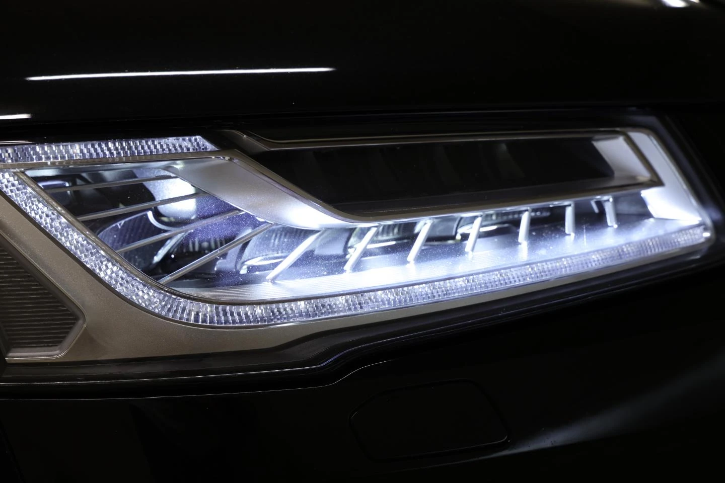 Audi S8 4.0 TFSI Quattro - изображение 10