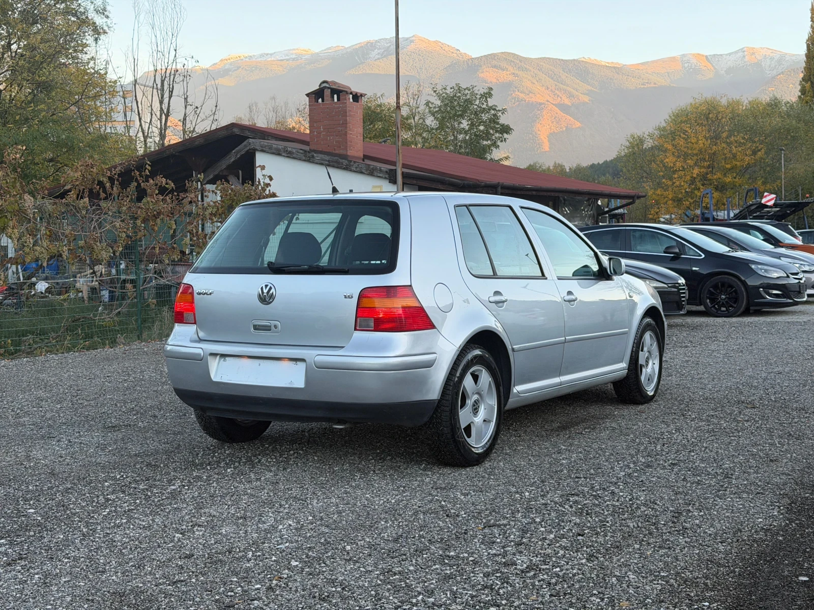 VW Golf 1.6 16V /климатроник/ел.стъкла/огледала зимни гуми - изображение 4