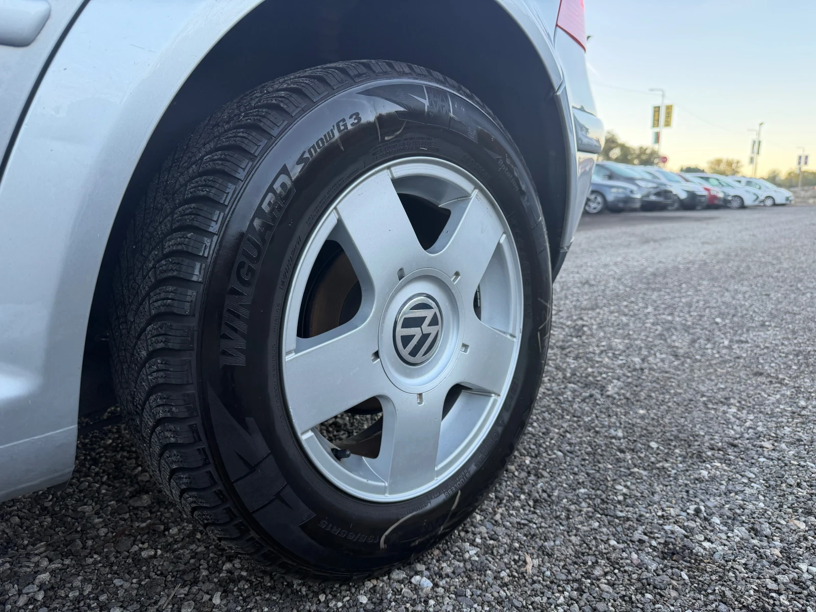 VW Golf 1.6 16V /климатроник/ел.стъкла/огледала зимни гуми - изображение 7