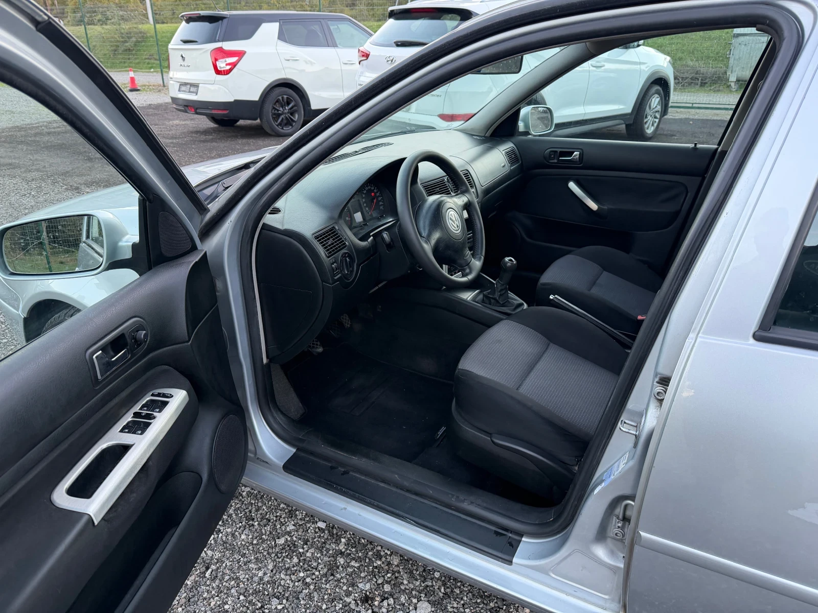 VW Golf 1.6 16V /климатроник/ел.стъкла/огледала зимни гуми - изображение 8