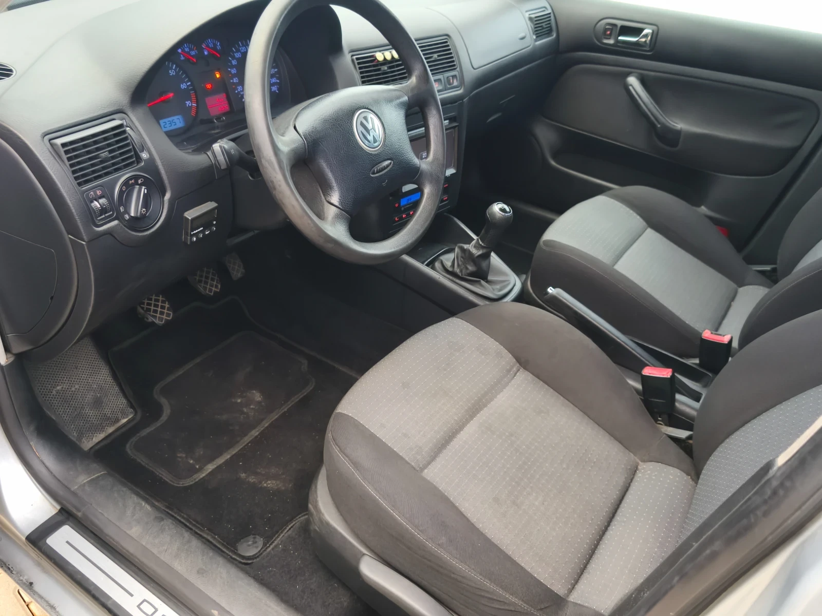 VW Golf 1.6 16v 105 - изображение 6