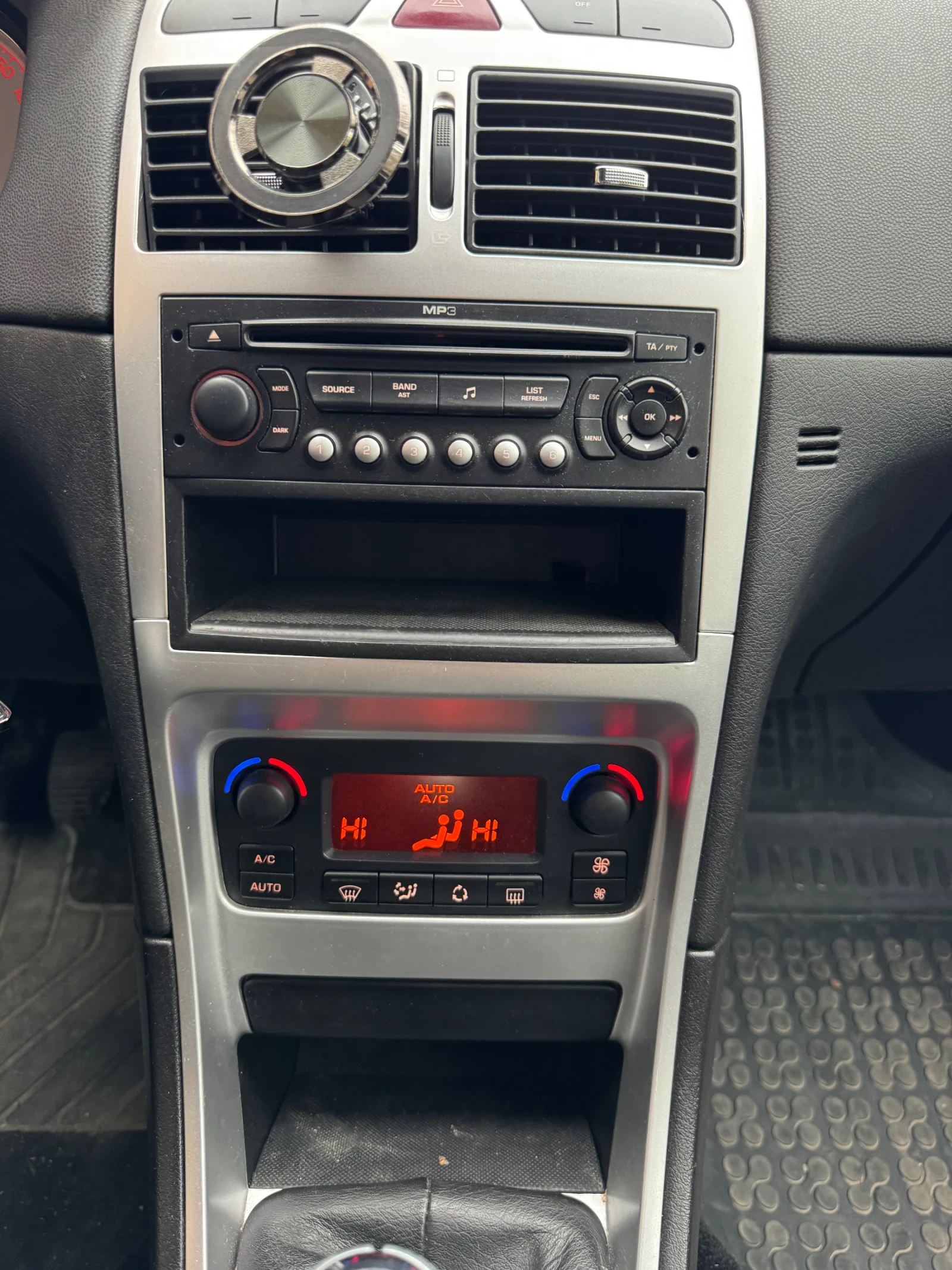 Peugeot 307 1.6 i / Facelift / Промо цена до края на седмицата, снимка 9 - Автомобили и джипове - 53495168