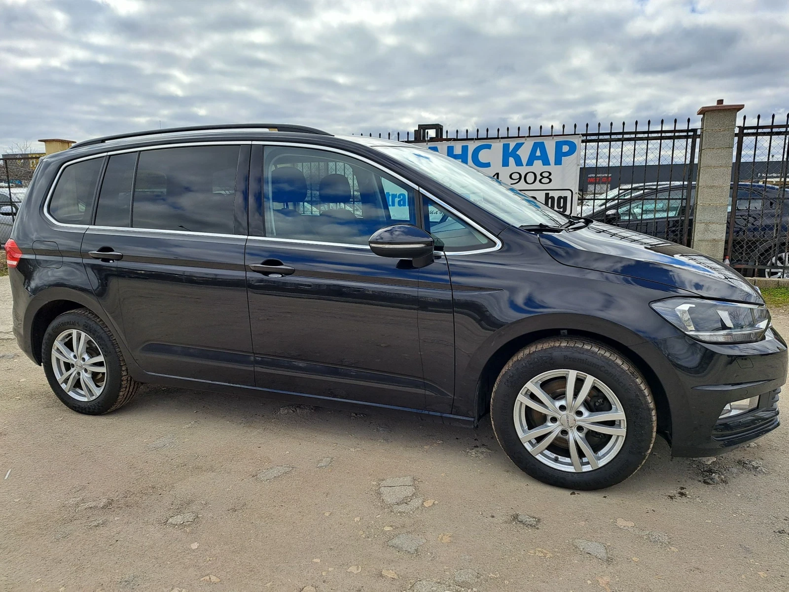VW Touran 7 места eu6, снимка 5 - Автомобили и джипове - 53770659