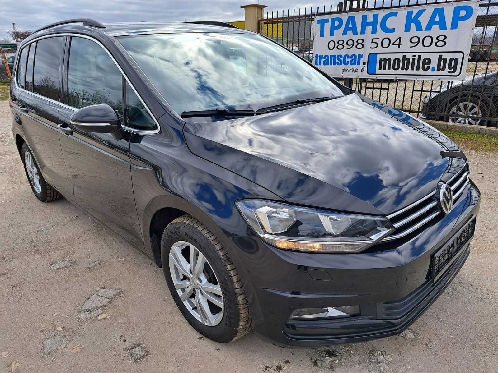VW Touran 7 места eu6, снимка 4 - Автомобили и джипове - 53770659