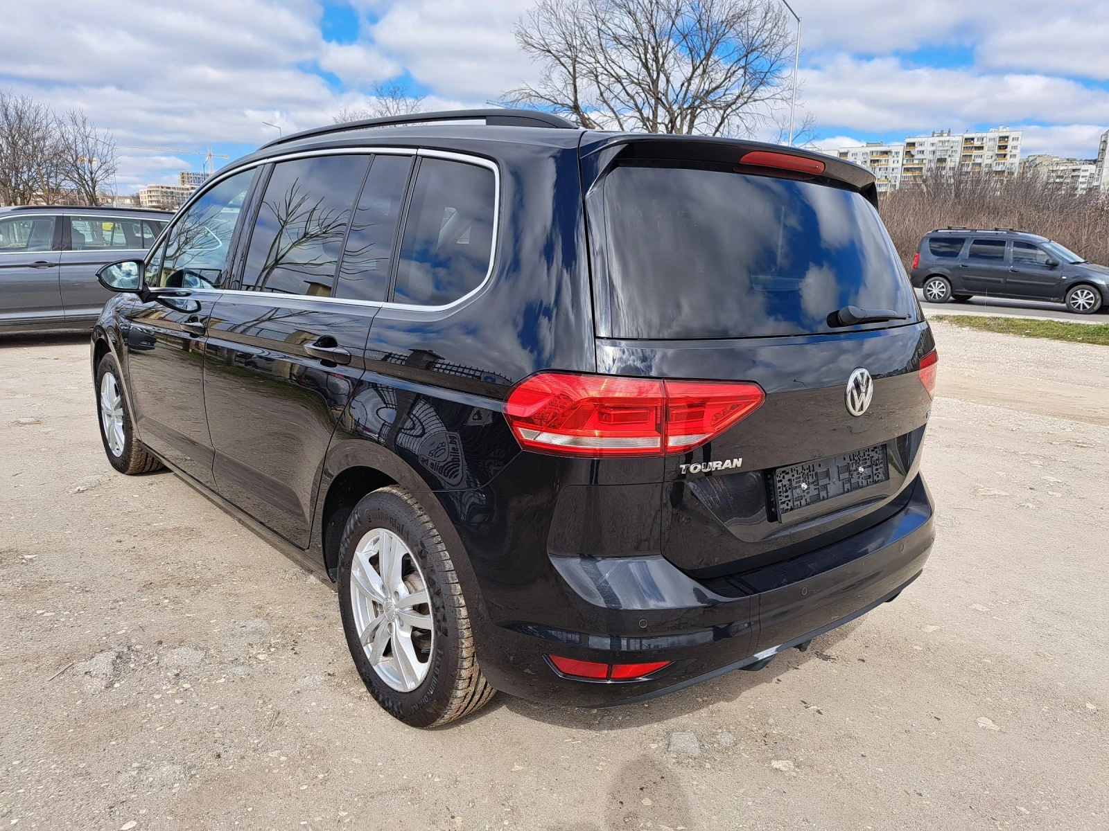 VW Touran 7 места eu6, снимка 7 - Автомобили и джипове - 53770659
