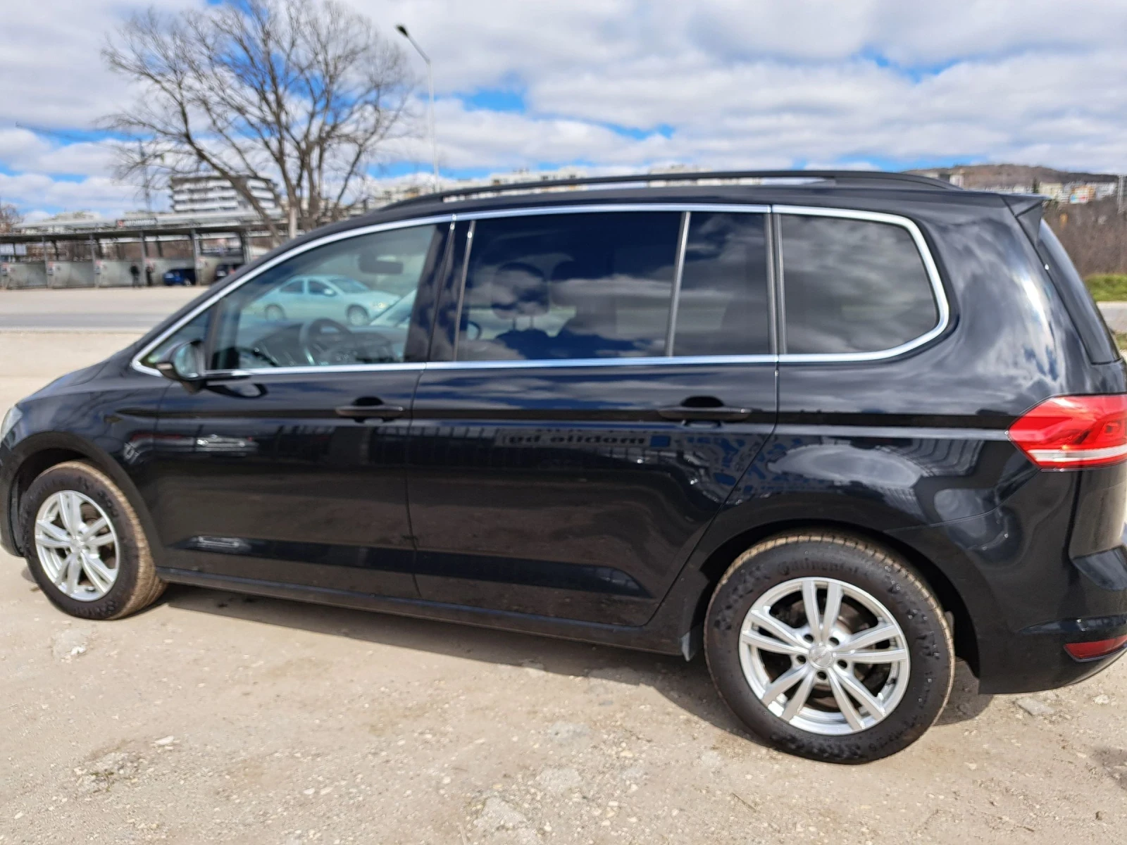 VW Touran 7 места eu6, снимка 8 - Автомобили и джипове - 53770659
